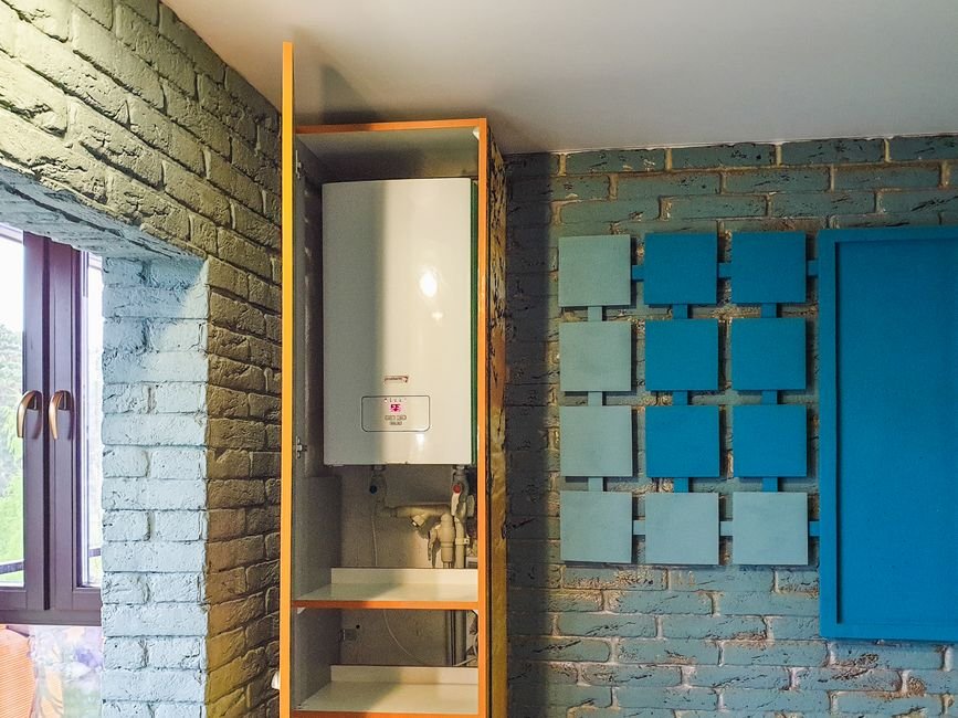 Wall-mounted domestic boiler and heating unit in a Stirling home